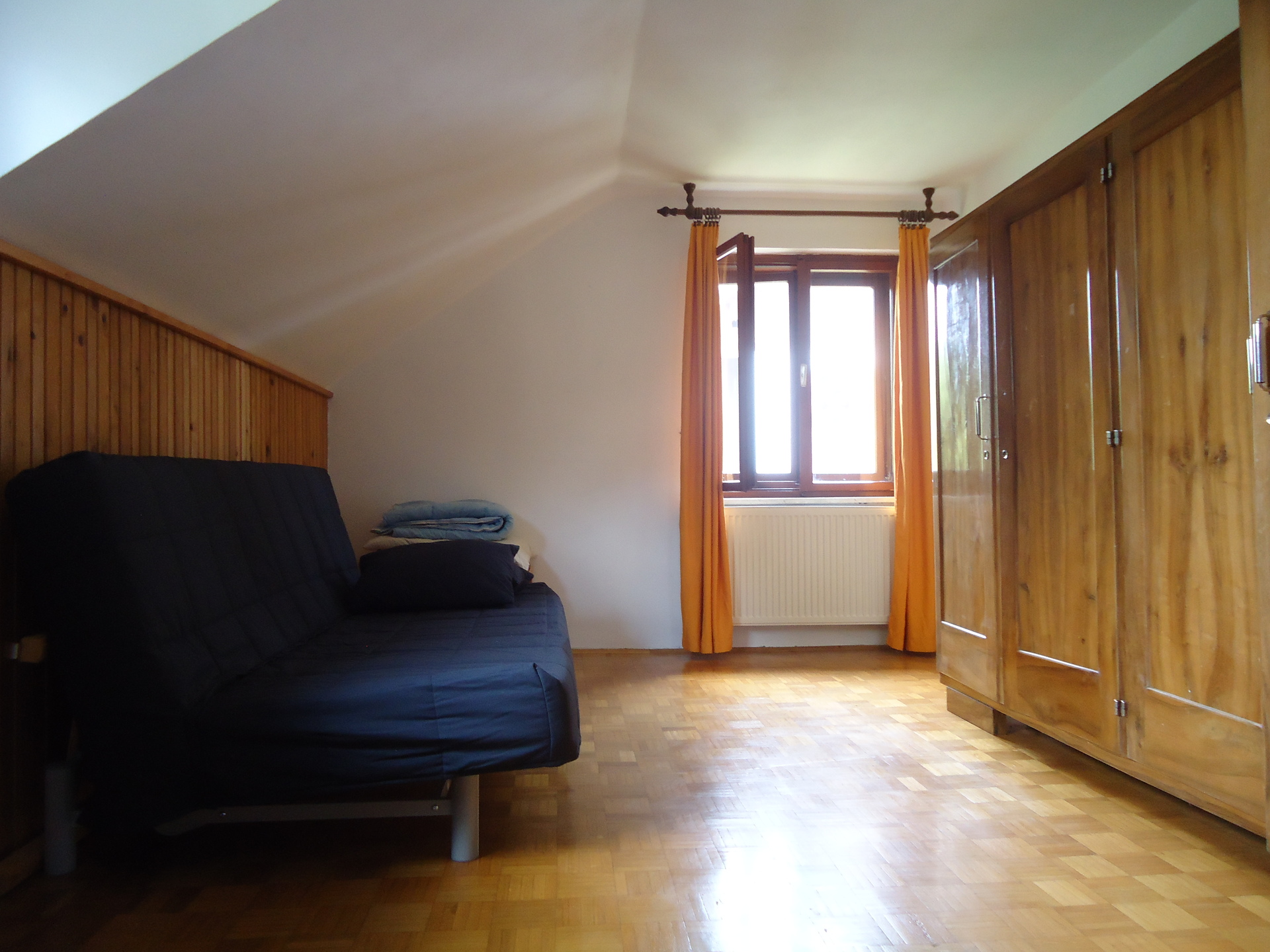 The second bedroom has a couch that can also serve as a double bed (grand apartment).